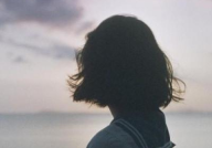 女生背影图片伤感唯美,女生背影中的情感故事”
